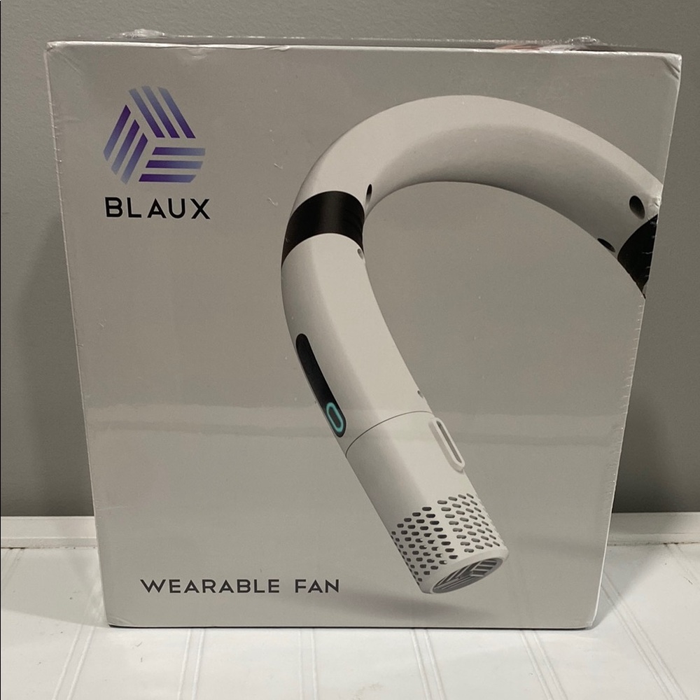 Blaux Wearable Fan in White and Black